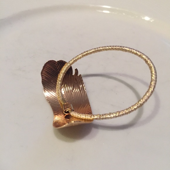 🪶 Awesome Metallic Metal Boho Feather Hair Tie In Gold Or Silver 🪶 - Picture 7 of 8